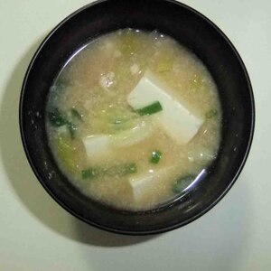 豆腐ネギほうれん草の味噌汁